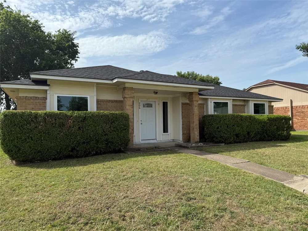 206 E Ridgegate Drive Garland, TX 75040