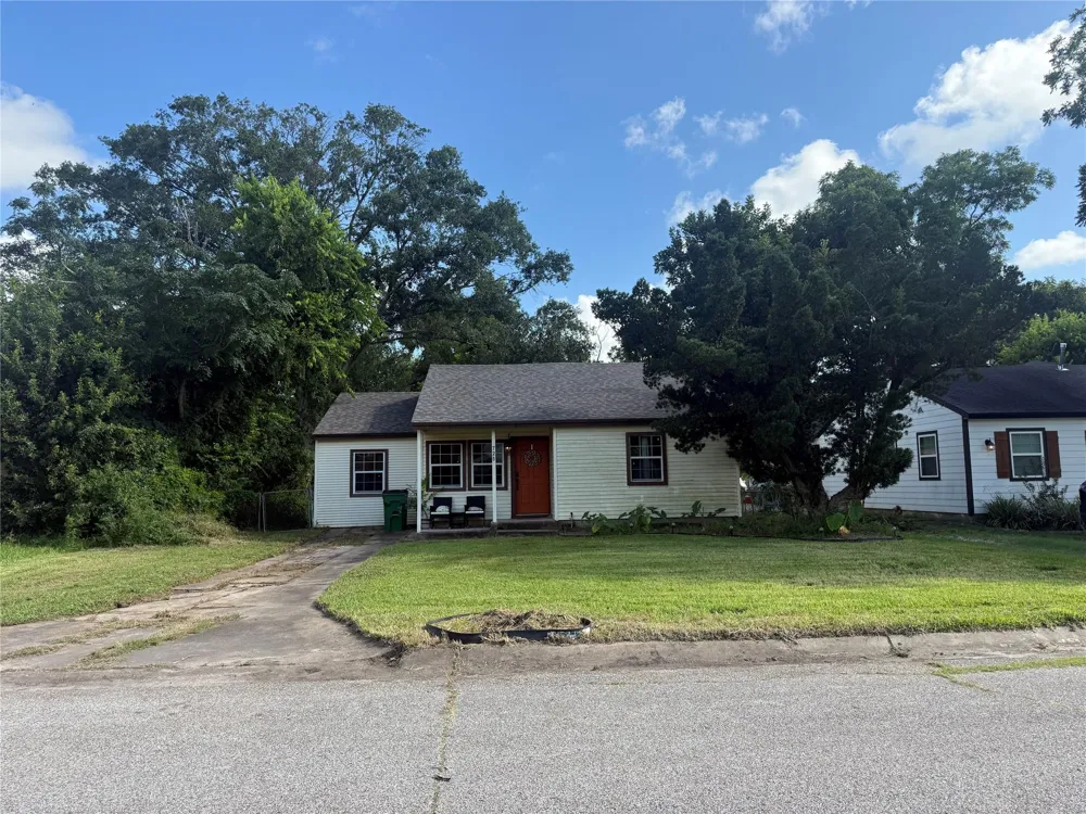 725 Kyle Street Angleton, TX 77515
