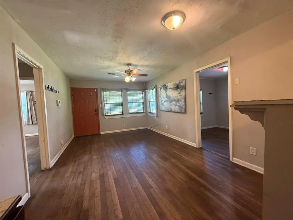 725 Kyle Street Angleton, TX 77515