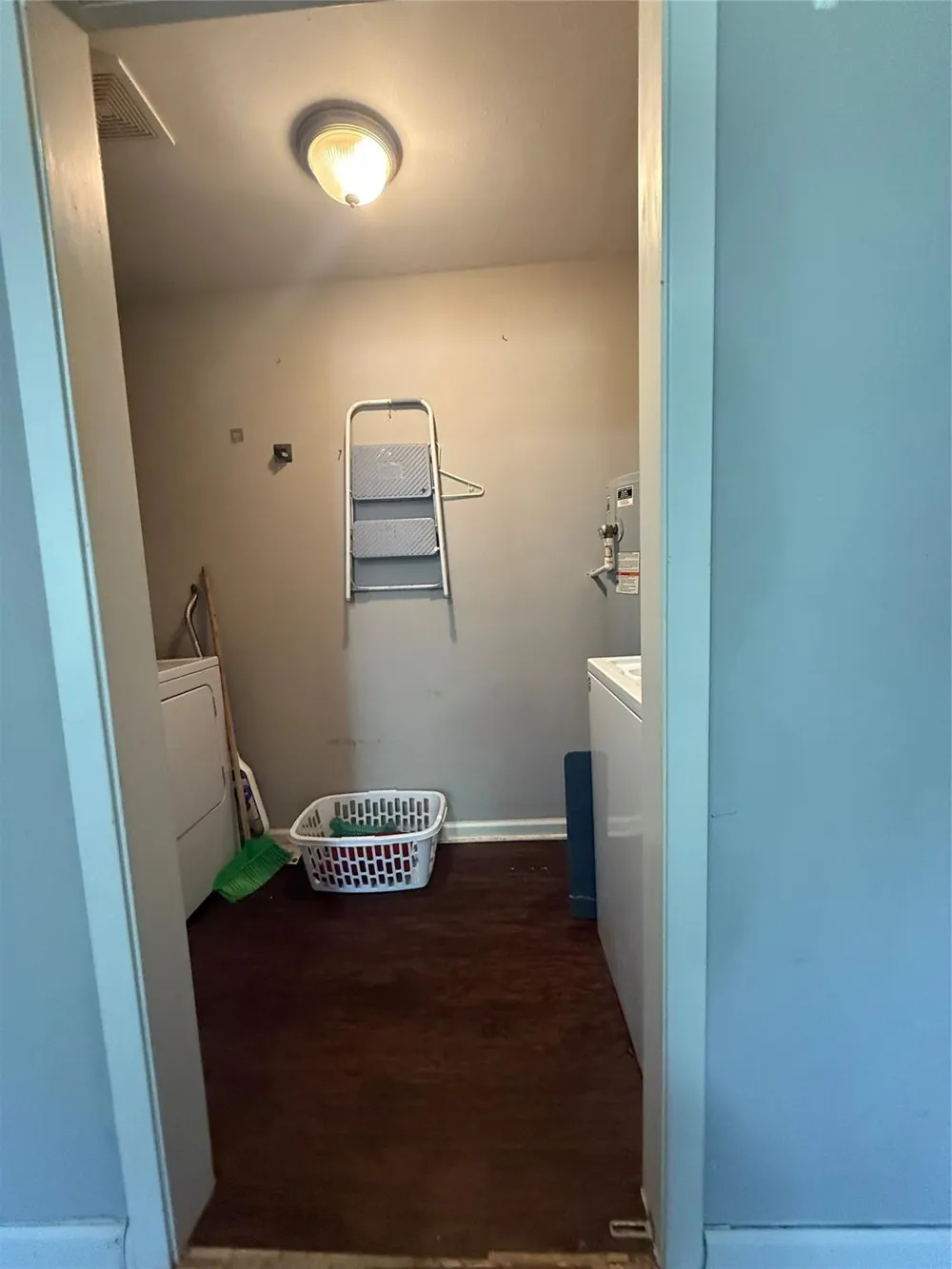 725 Kyle Street Angleton, TX 77515