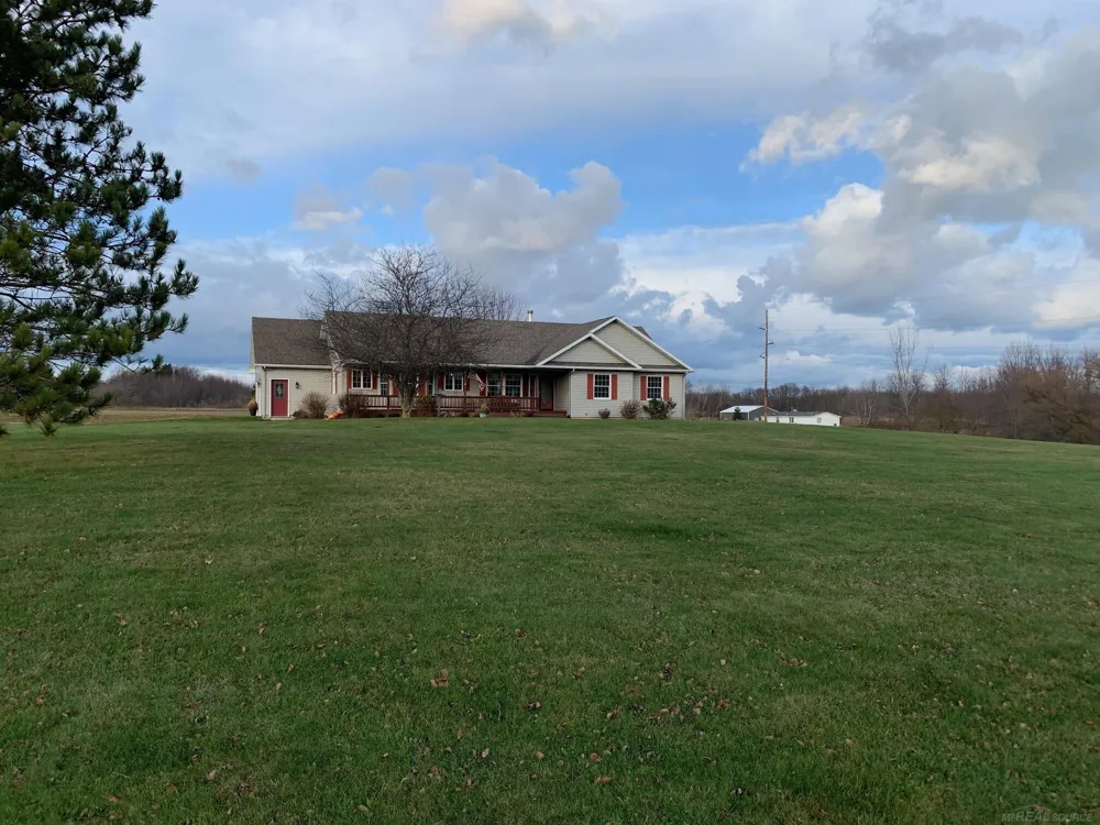 2665 E Moore Road Grant, MI 49327