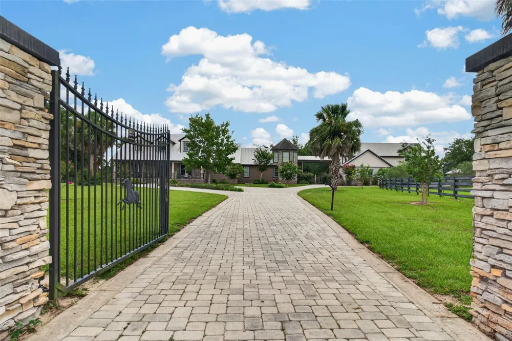 13342 W LAKE YALE ROAD Umatilla, FL 32784