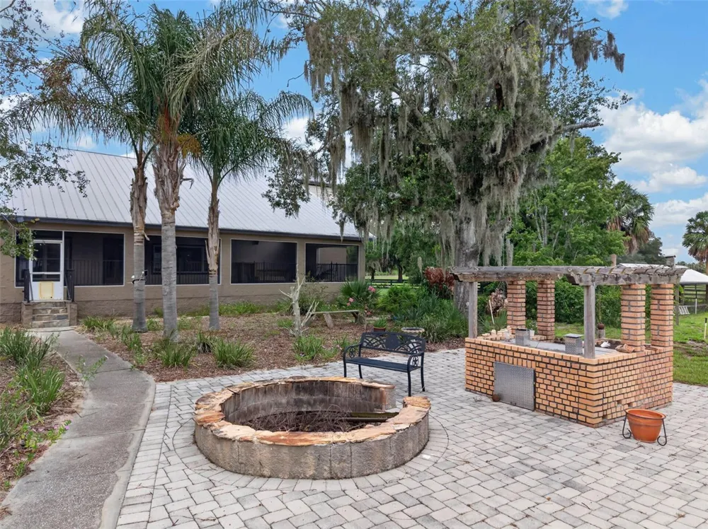 13342 W LAKE YALE ROAD Umatilla, FL 32784