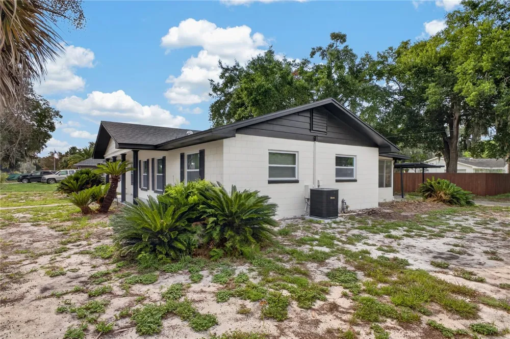 2390 NORTHLAND ROAD Mount Dora, FL 32757