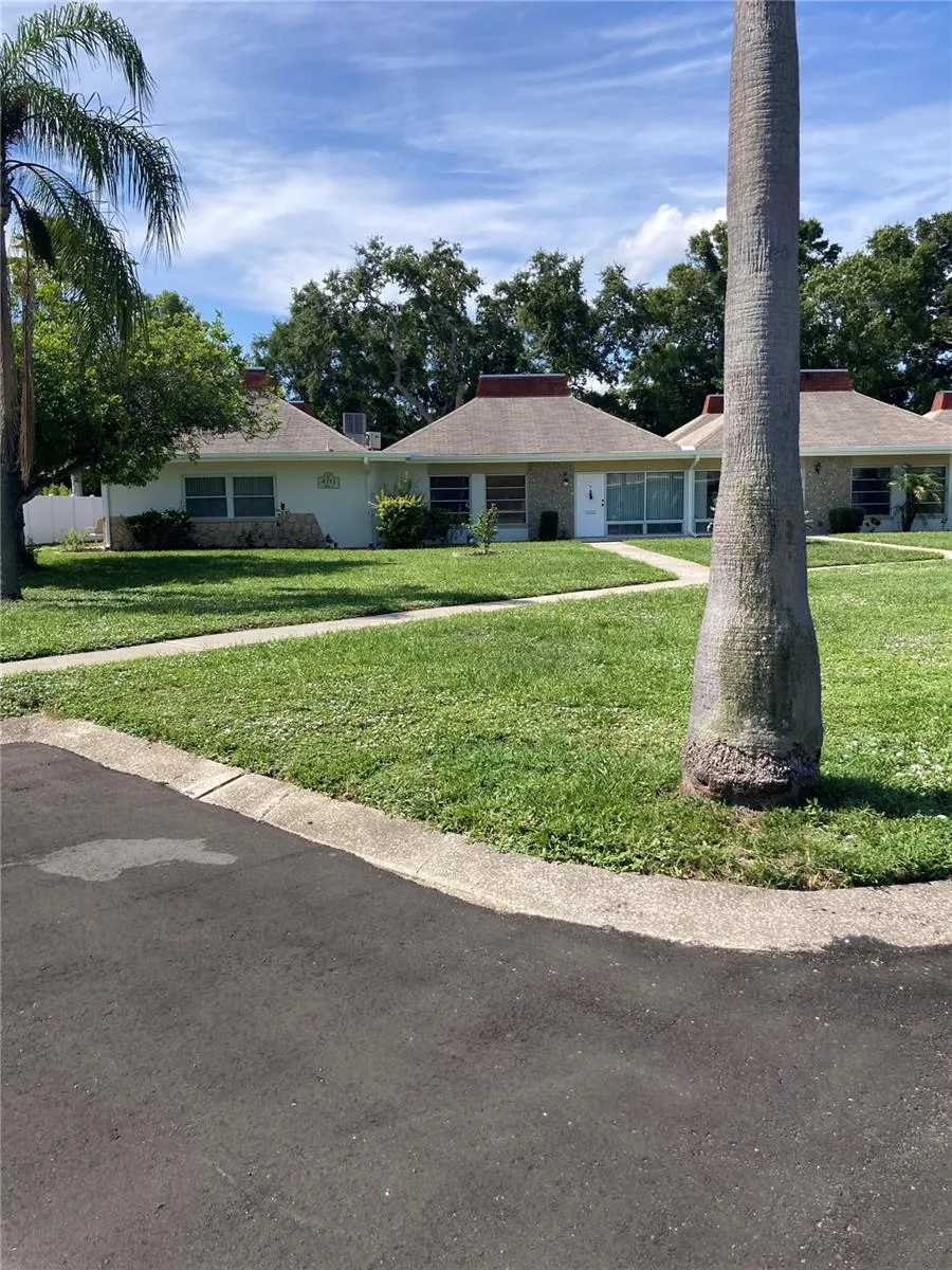 4313 TAHITIAN GARDENS CIRCLE CIRCLE #B Holiday, FL 34691