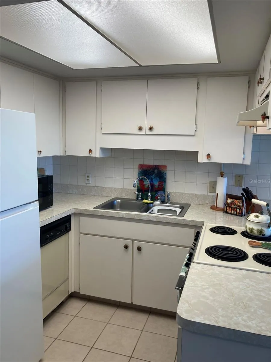 4313 TAHITIAN GARDENS CIRCLE CIRCLE #B Holiday, FL 34691