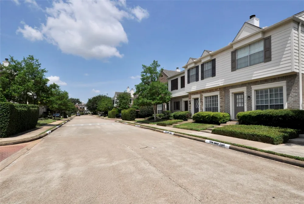 2930 Grants Lake Boulevard #2704 Sugar Land, TX 77479