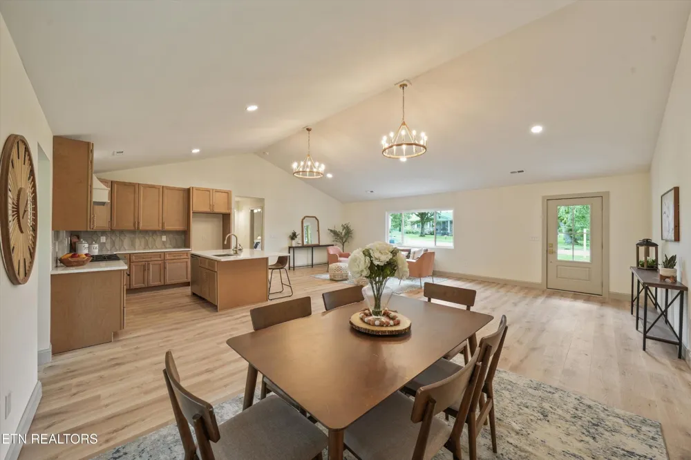 412 Sherwood Drive Maryville, TN 37801