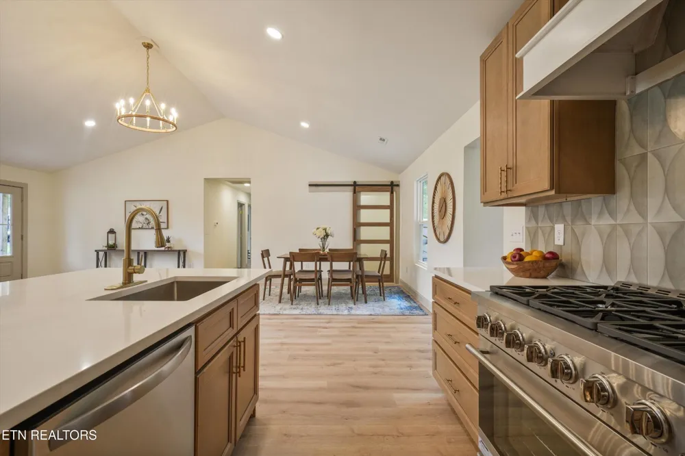 412 Sherwood Drive Maryville, TN 37801