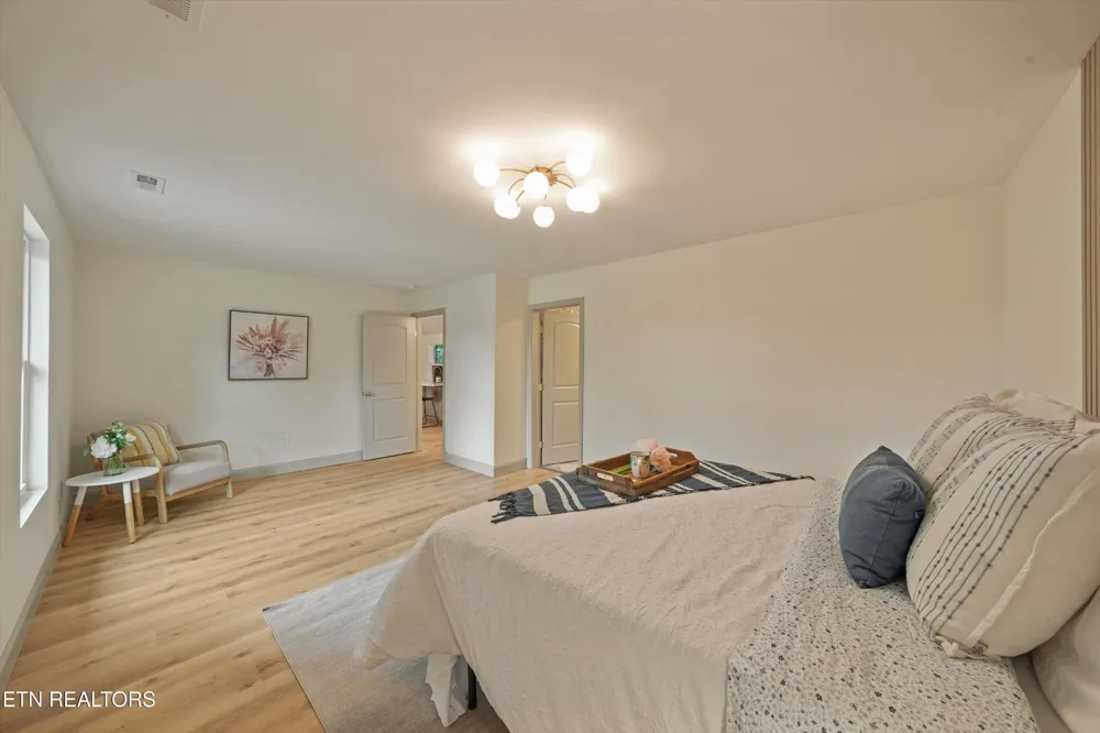 412 Sherwood Drive Maryville, TN 37801