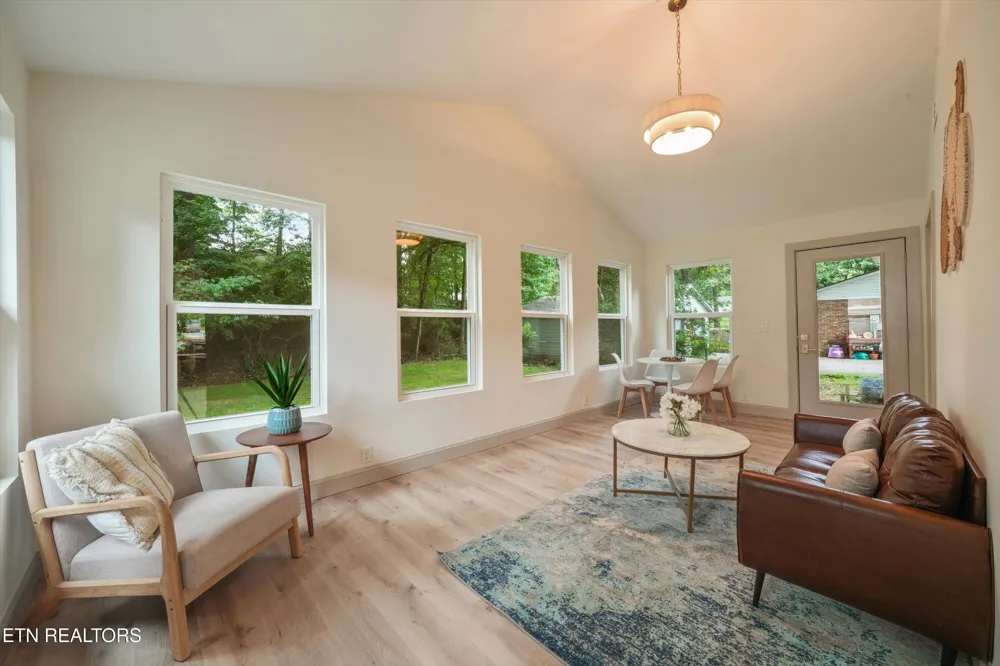 412 Sherwood Drive Maryville, TN 37801