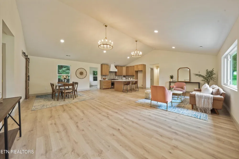412 Sherwood Drive Maryville, TN 37801