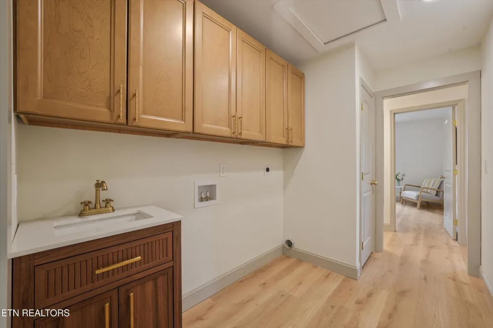 412 Sherwood Drive Maryville, TN 37801