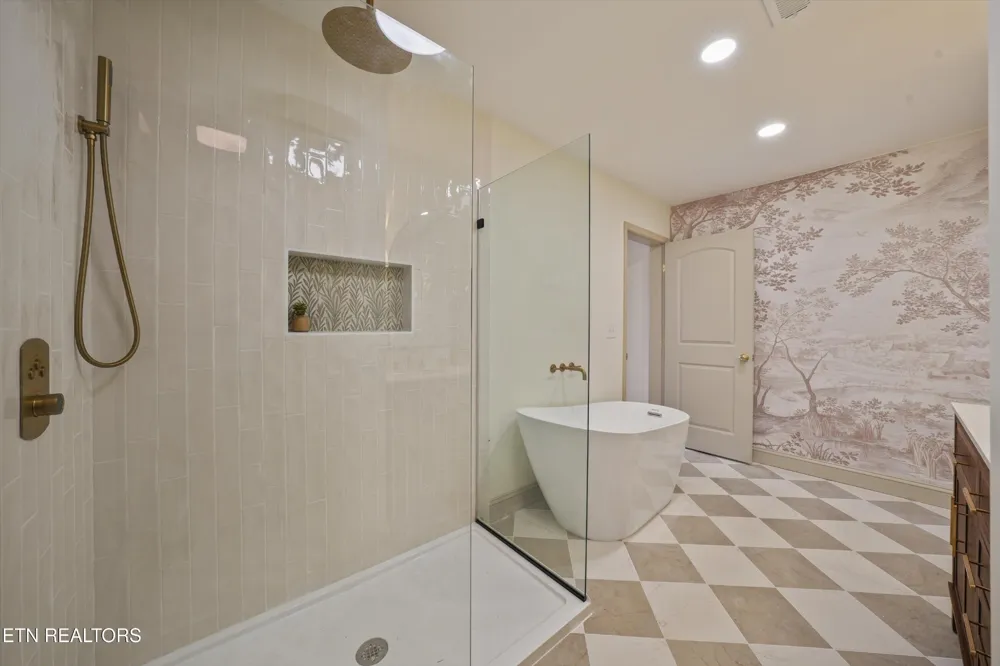 412 Sherwood Drive Maryville, TN 37801