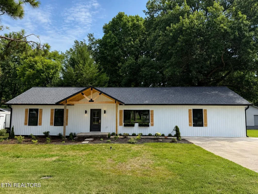 412 Sherwood Drive Maryville, TN 37801