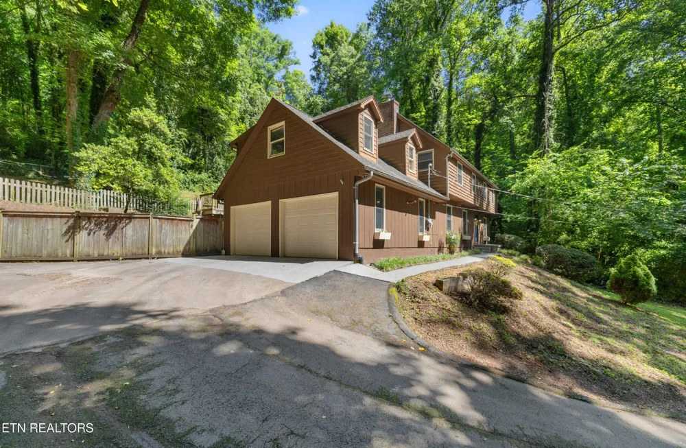2529 Tall Pine Lane Knoxville, TN 37920