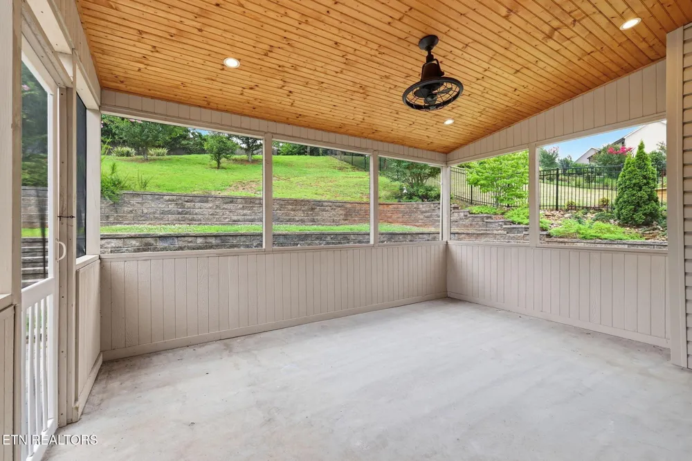 1230 Peake Lane Knoxville, TN 37922
