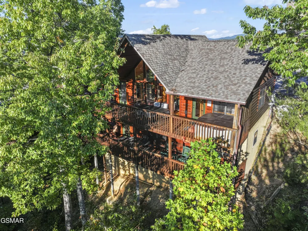 1550 Bears Den Way Sevierville, TN 37876