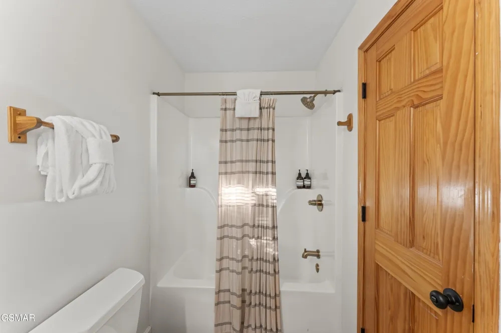 1550 Bears Den Way Sevierville, TN 37876