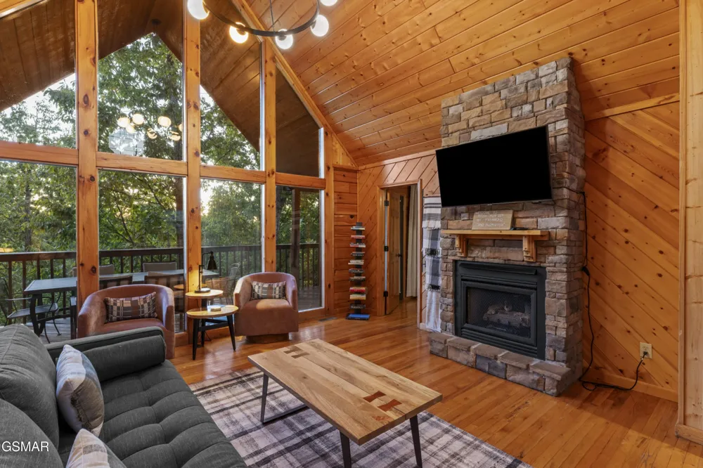 1550 Bears Den Way Sevierville, TN 37876