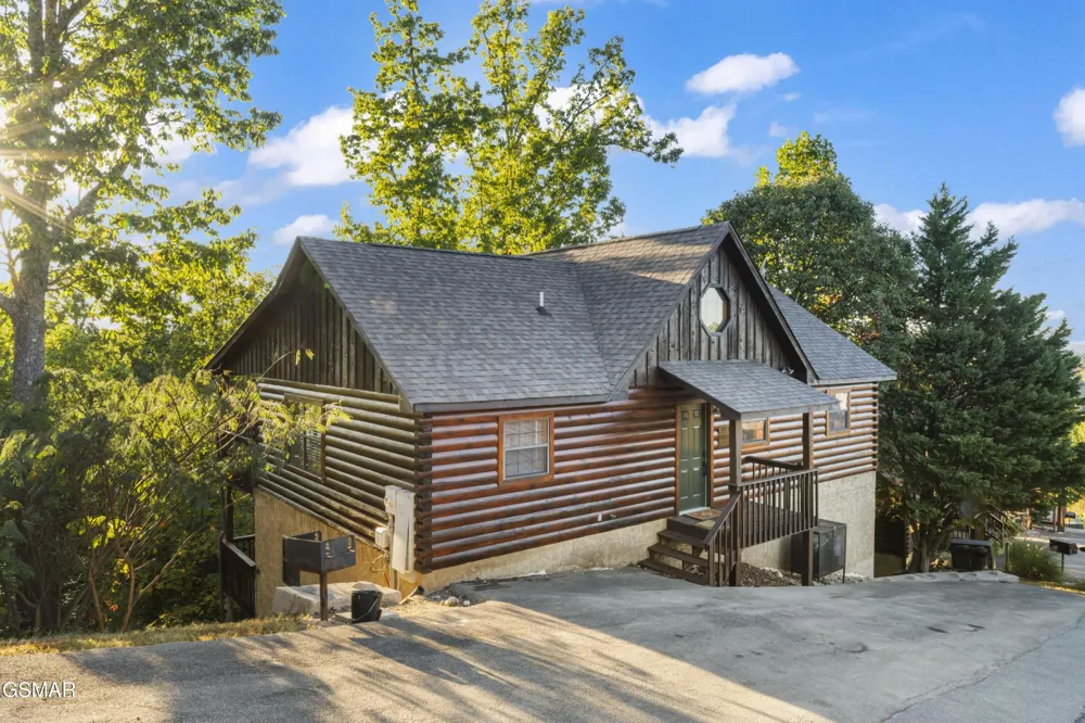 1550 Bears Den Way Sevierville, TN 37876