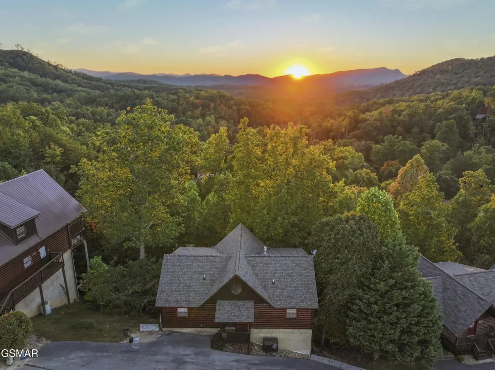 1550 Bears Den Way Sevierville, TN 37876