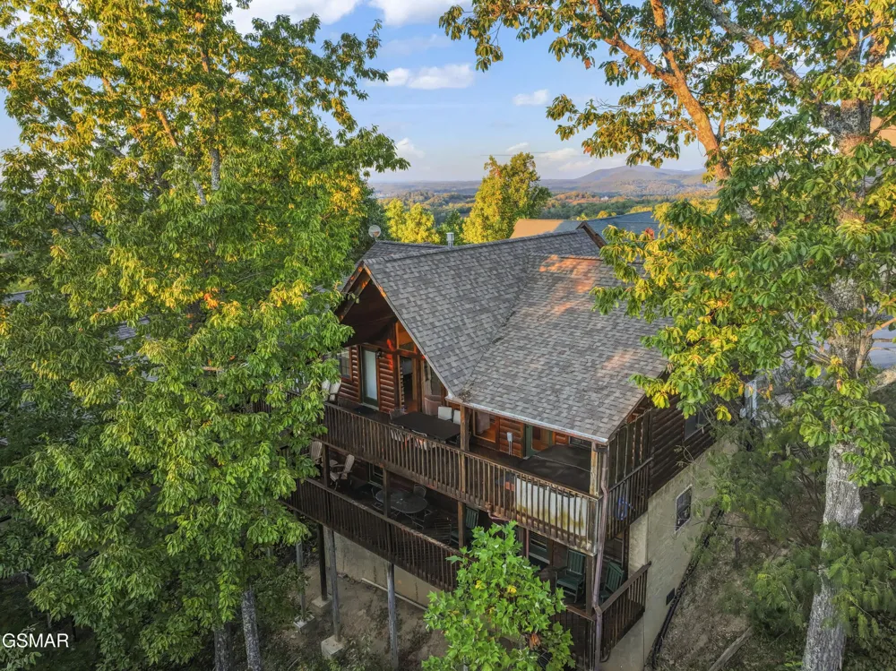 1550 Bears Den Way Sevierville, TN 37876