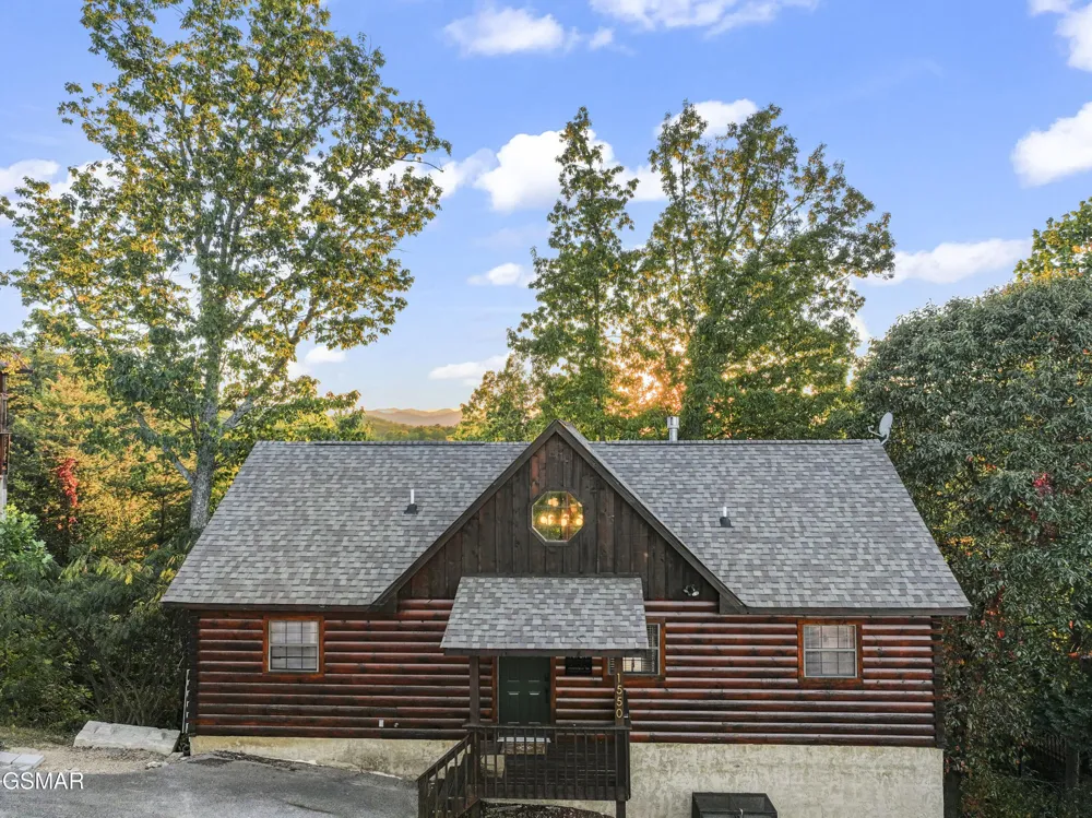 1550 Bears Den Way Sevierville, TN 37876