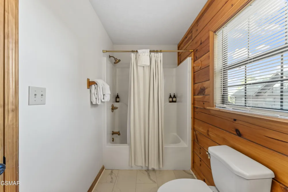 1550 Bears Den Way Sevierville, TN 37876