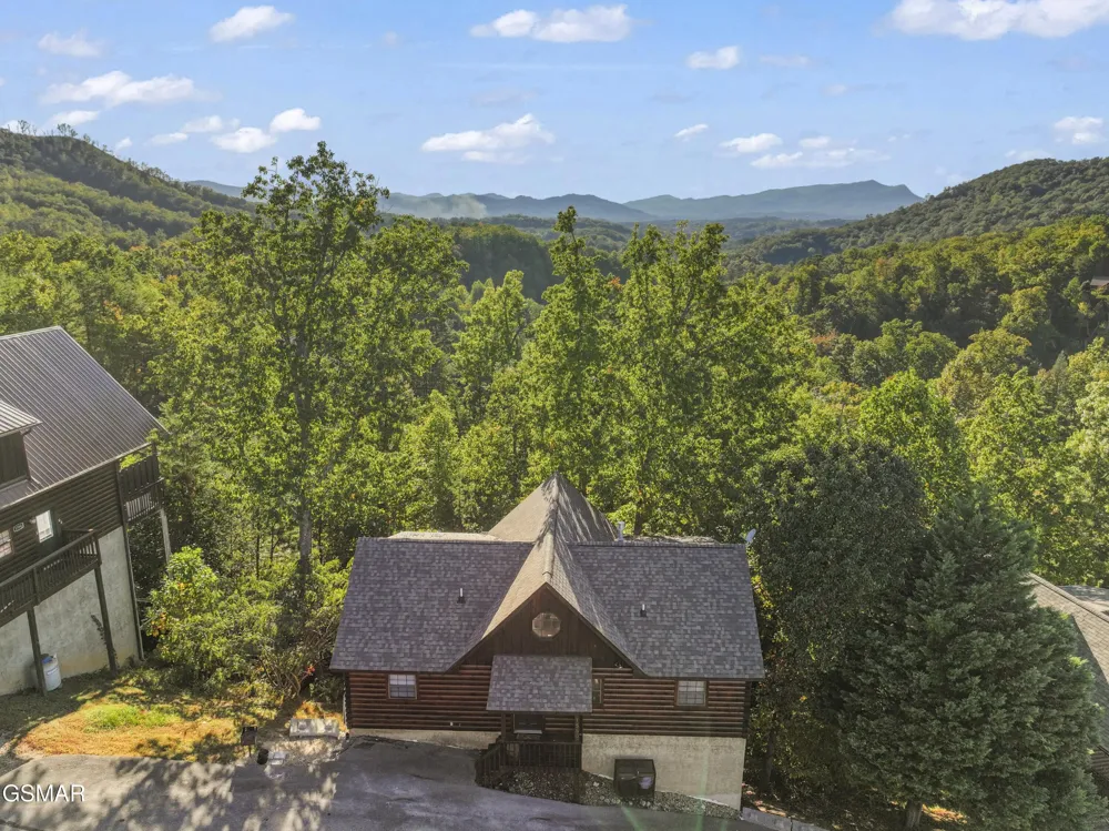 1550 Bears Den Way Sevierville, TN 37876