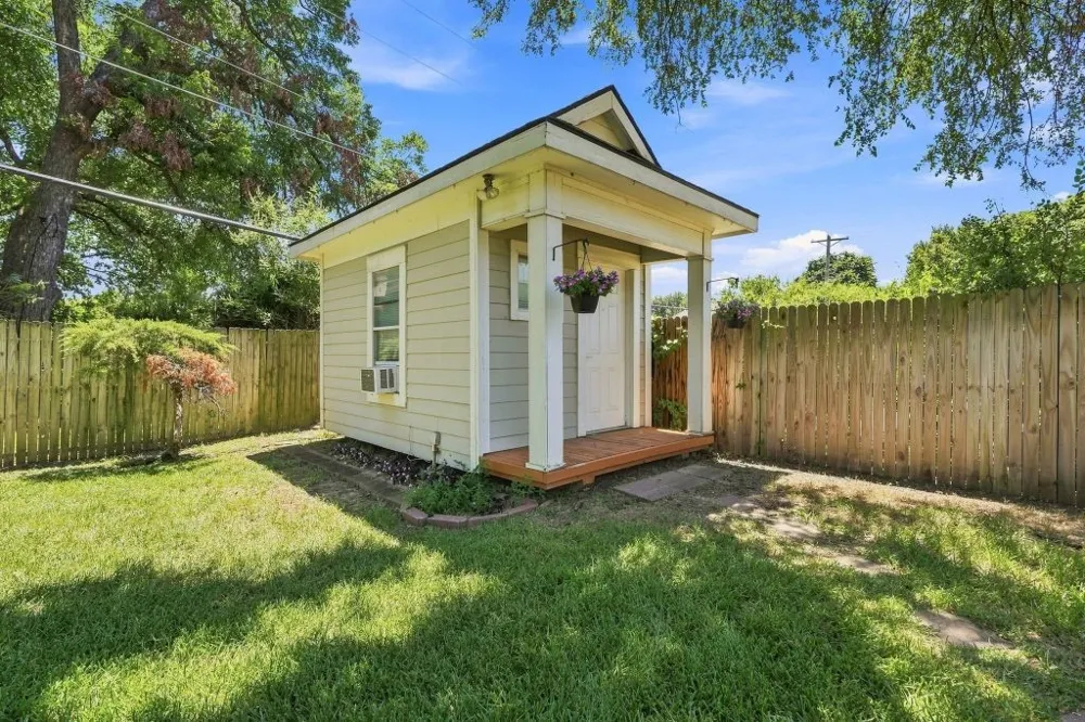 408 Arcadia Street Hurst, TX 76053