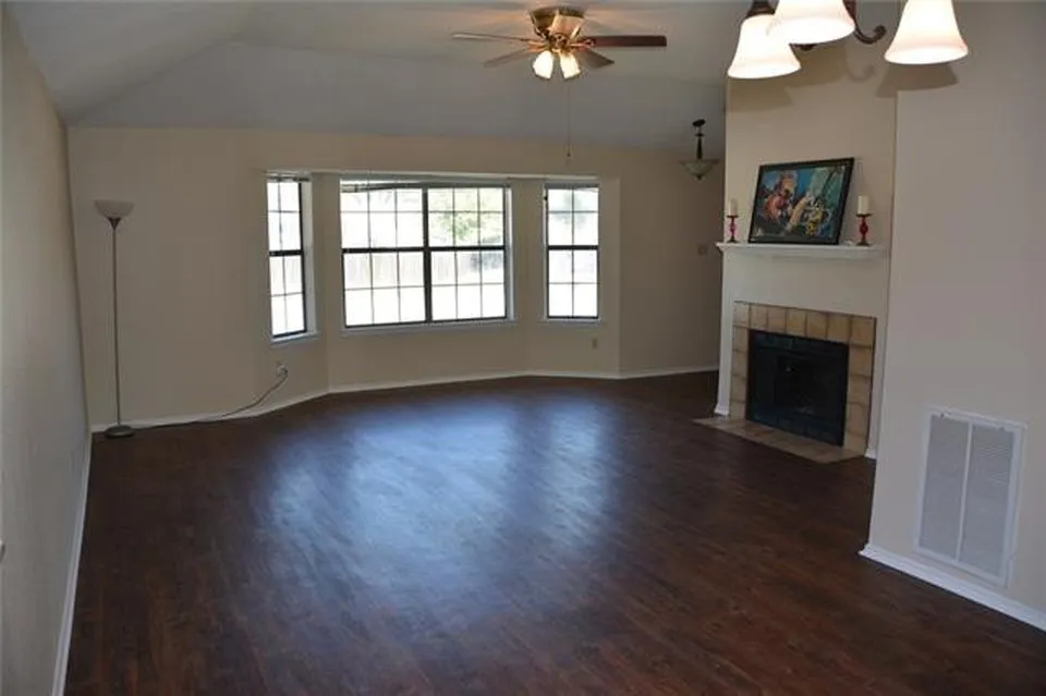 216 E Denton Drive Euless, TX 76039
