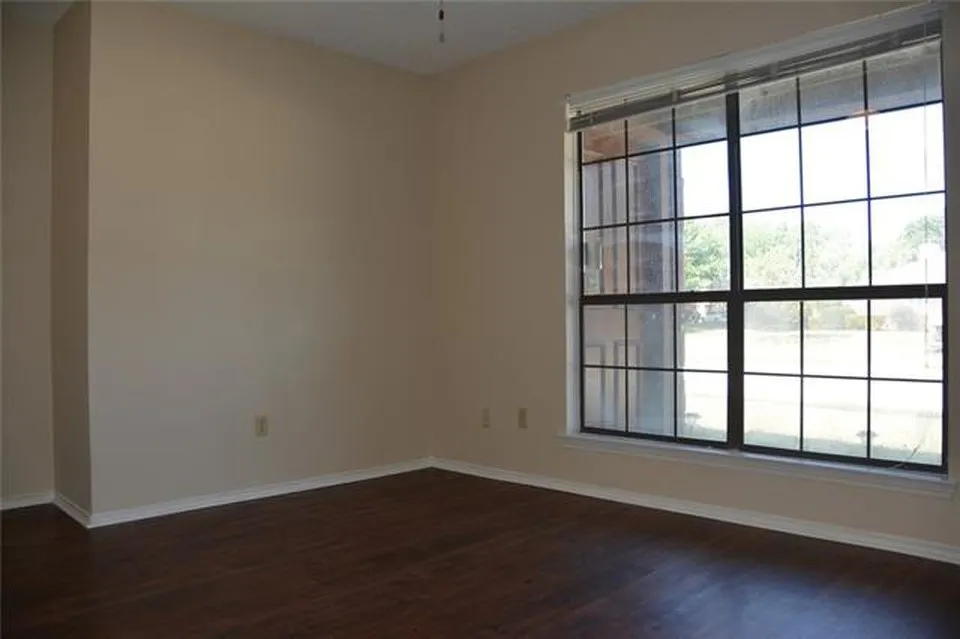 216 E Denton Drive Euless, TX 76039