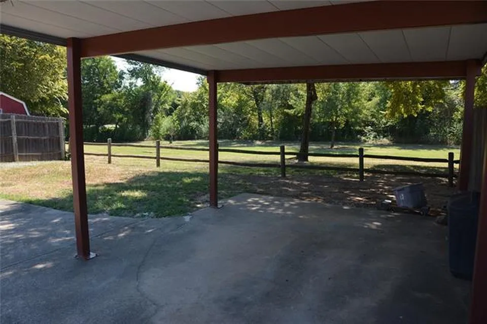 216 E Denton Drive Euless, TX 76039