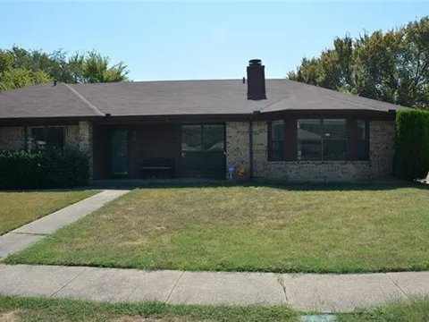216 E Denton Drive