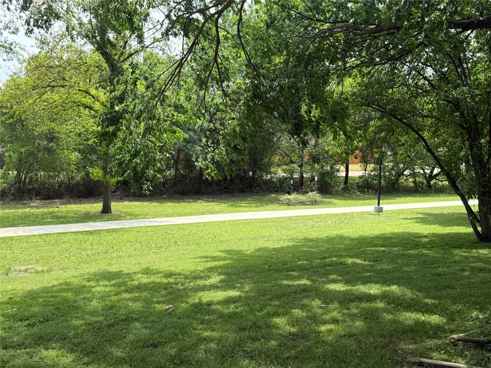 216 E Denton Drive Euless, TX 76039