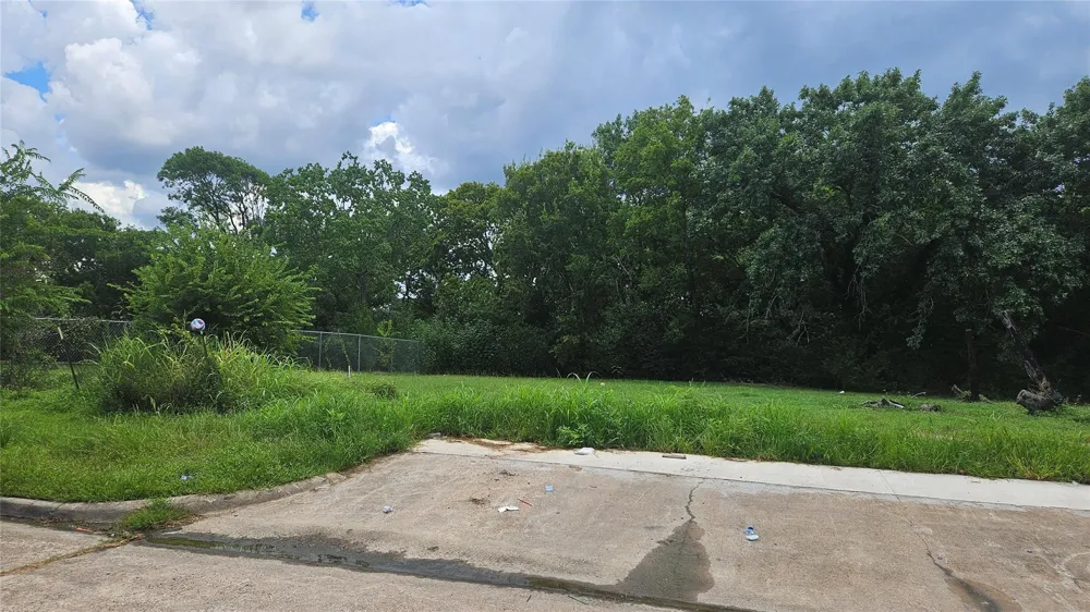 200 Avenue L Baytown, TX 77520