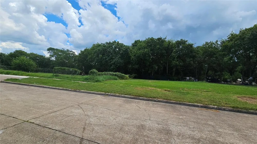 200 Avenue L Baytown, TX 77520