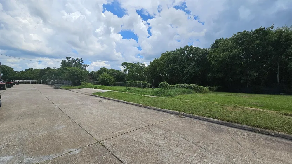 200 Avenue L Baytown, TX 77520