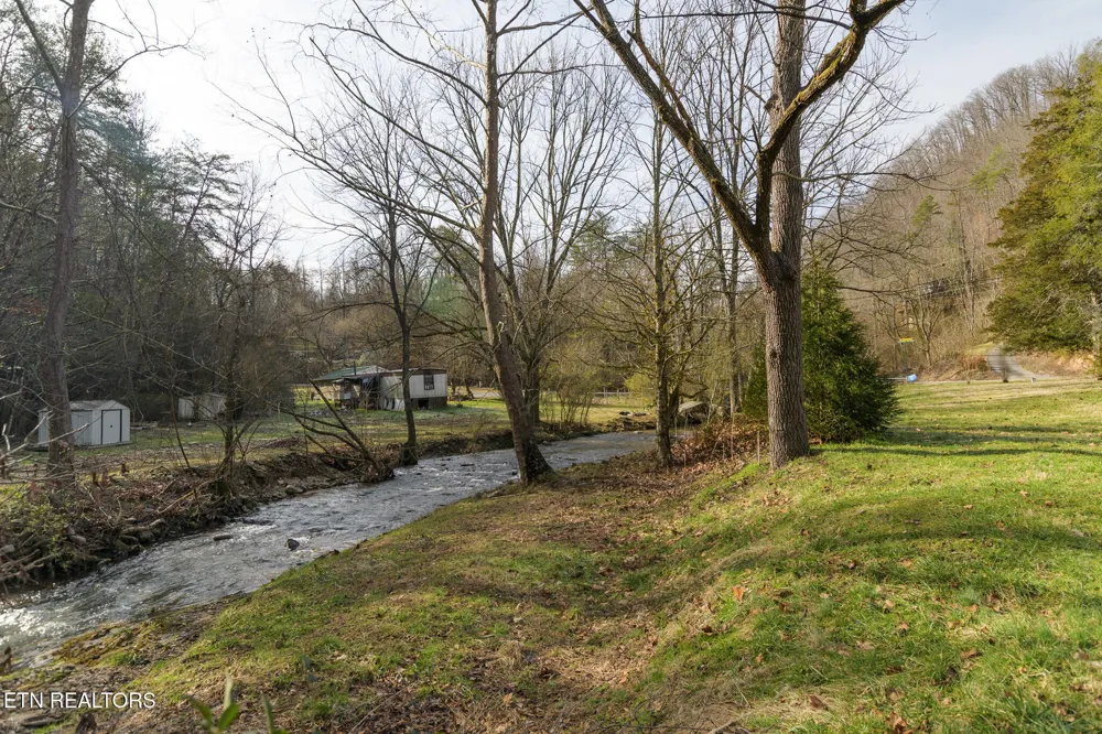 827 Mill Creek Rd Pigeon Forge, TN 37863