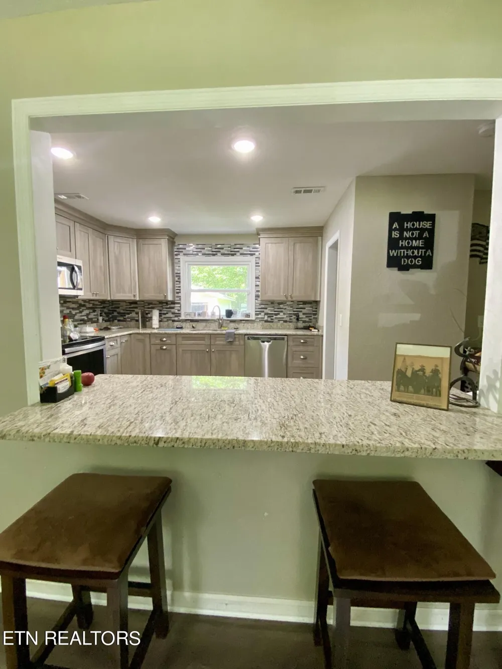 207 Blackburn Lane Lenoir City, TN 37771