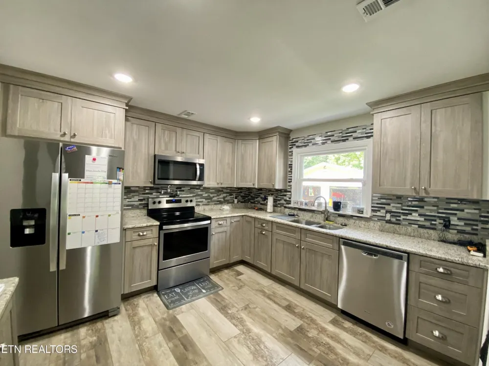 207 Blackburn Lane Lenoir City, TN 37771