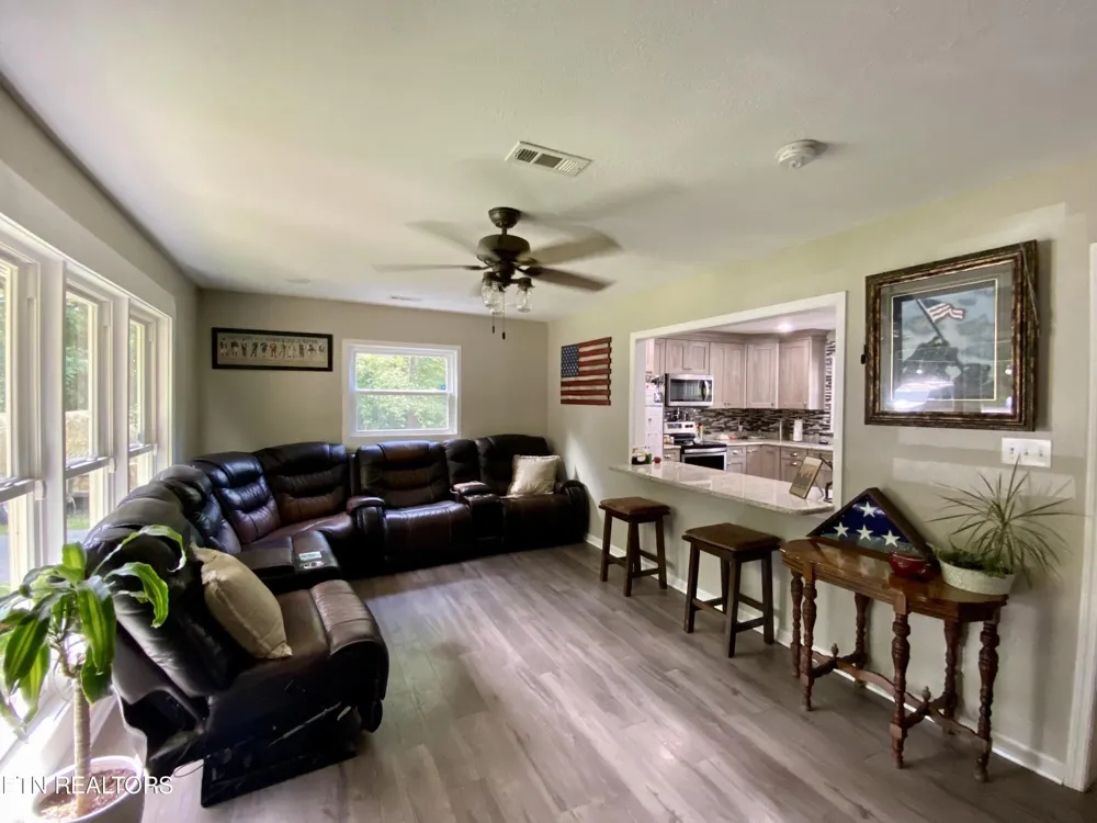 207 Blackburn Lane Lenoir City, TN 37771