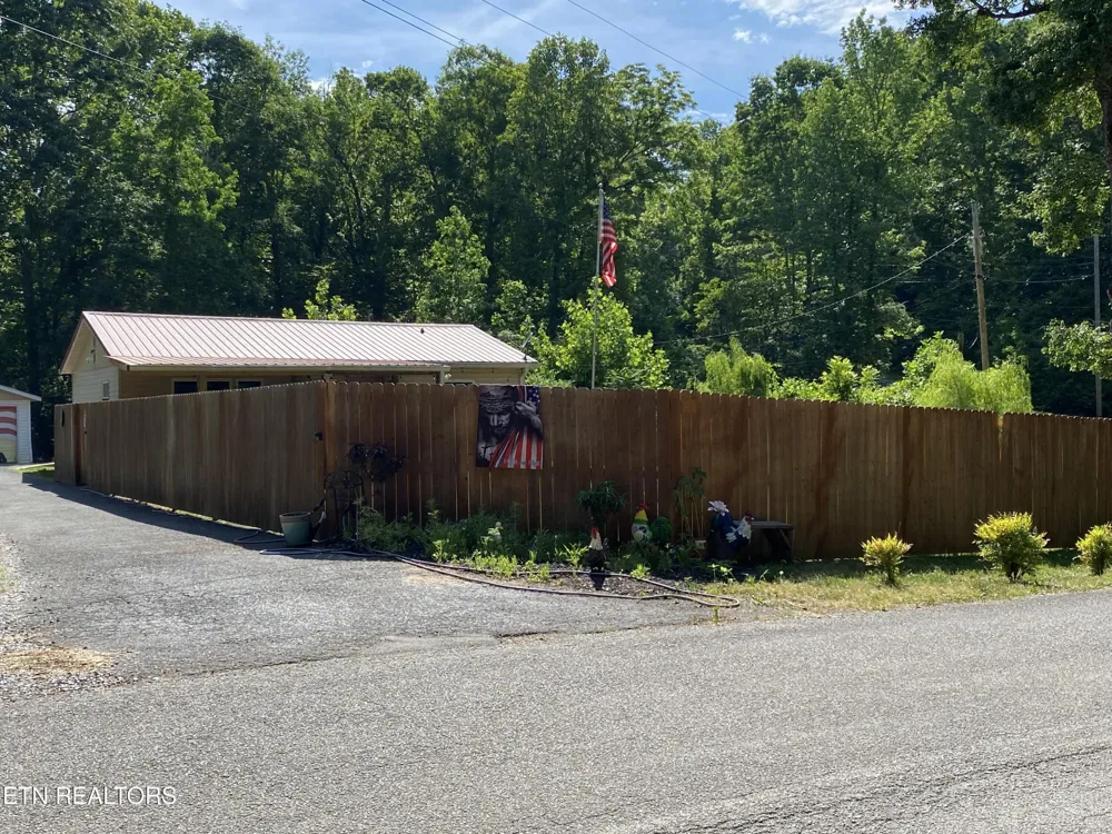 207 Blackburn Lane Lenoir City, TN 37771