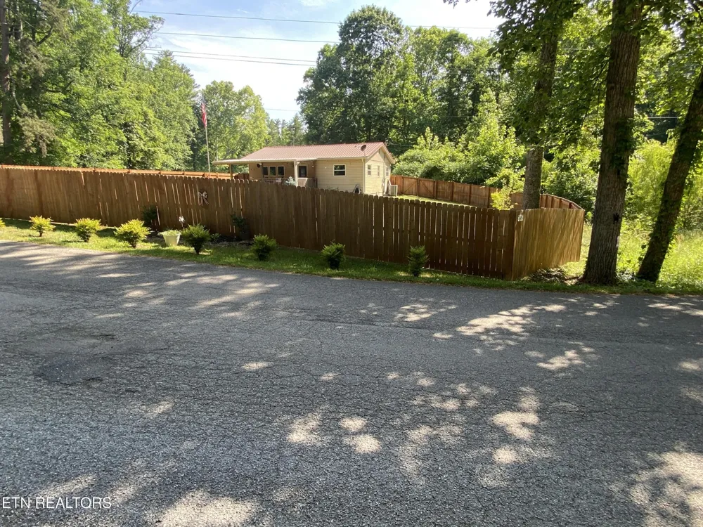 207 Blackburn Lane Lenoir City, TN 37771