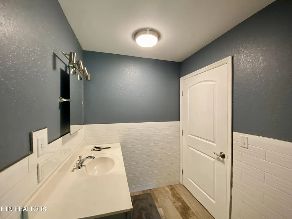 207 Blackburn Lane Lenoir City, TN 37771