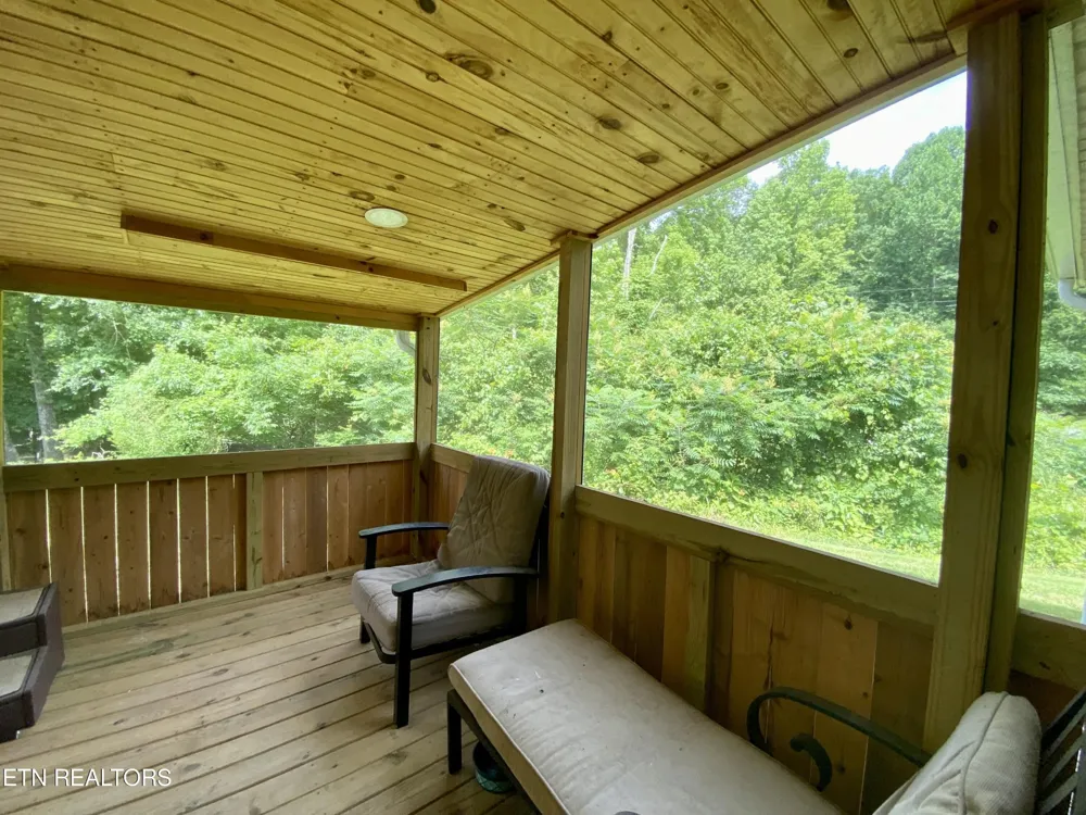 207 Blackburn Lane Lenoir City, TN 37771