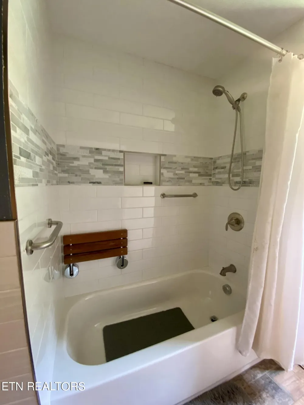 207 Blackburn Lane Lenoir City, TN 37771