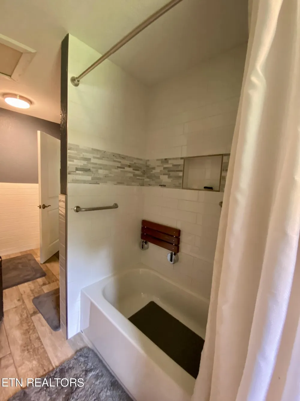 207 Blackburn Lane Lenoir City, TN 37771
