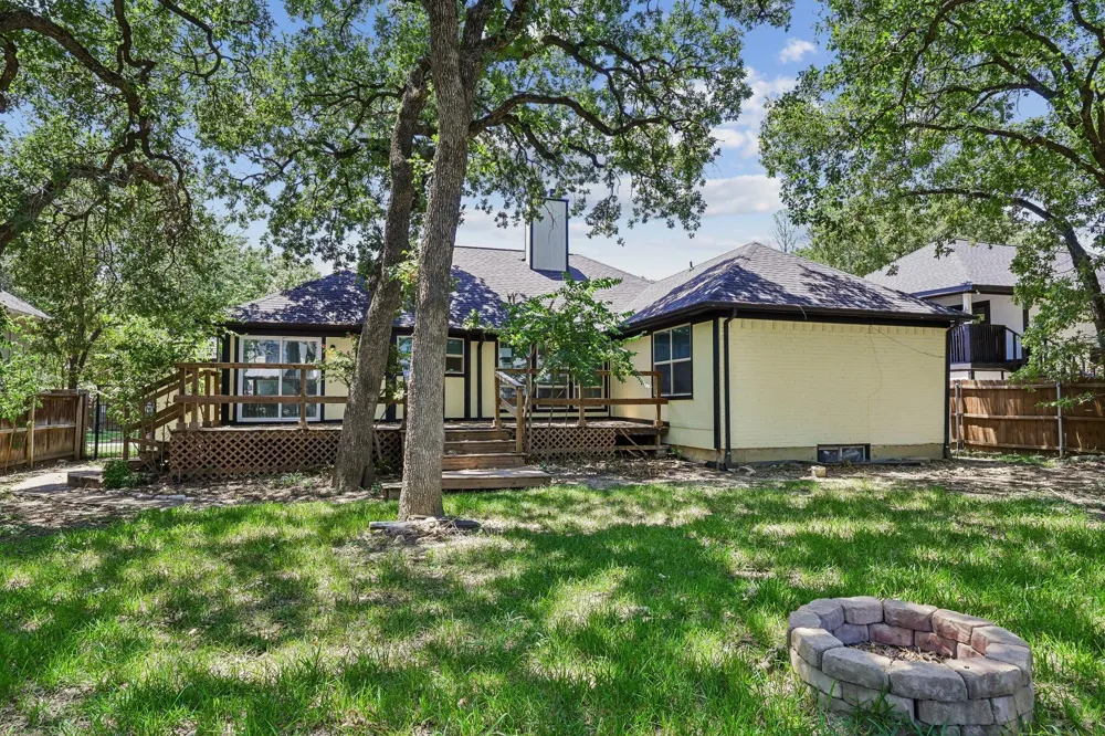 6833 Parkwood Drive North Richland Hills, TX 76182